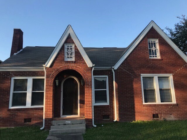 4625 Bell St in Houston, TX - Foto de edificio