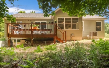 3220 S Lake Shore Dr in Lake Leelanau, MI - Building Photo - Building Photo