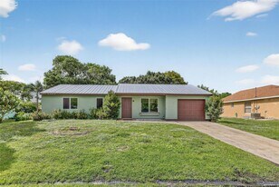 2252 SE Aneci St in Port St. Lucie, FL - Building Photo