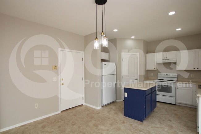 property at 4025 W Carter Rd