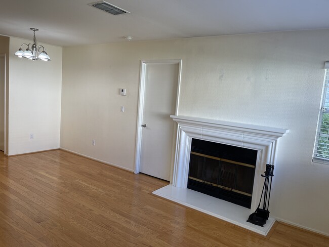 2915 N Texas St, Unit 2 BEDROOM 1 BATH CONDO in Fairfield, CA - Foto de edificio - Building Photo