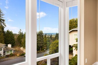 4758 153rd Ave SE in Bellevue, WA - Building Photo - Building Photo