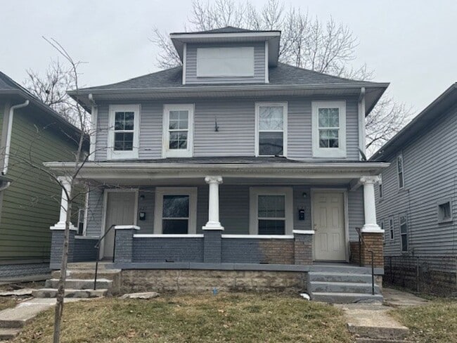 Newly Renovated 3BR/1BA Townhome located close to downtown Indy in Indianapolis, IN - Foto de edificio - Building Photo