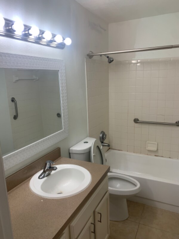 4041 Crockers Lake Blvd-Unit -2112 in Sarasota, FL - Building Photo - Building Photo