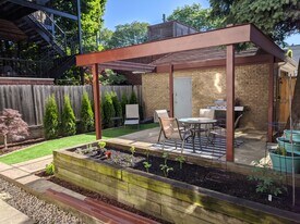 3919 N Greenview Ave, Unit 2F in Chicago, IL - Building Photo