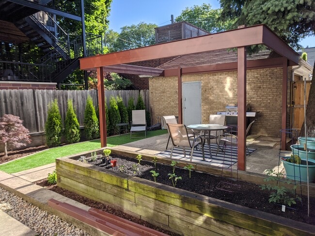 3919 N Greenview Ave, Unit 2F, Unit 2F