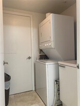 15051 Royal Oaks Ln, Unit FURNISHED UPGRADED in North Miami, FL - Building Photo - Building Photo