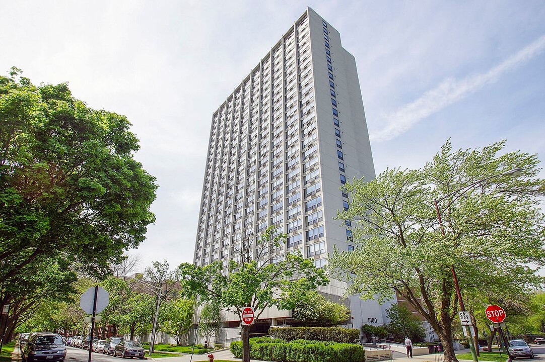 5100 N Marine Dr, Unit 23C in Chicago, IL - Building Photo