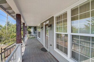 5042 7th Ave NE in Seattle, WA - Building Photo - Building Photo