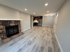 1460 Stonebridge Cir in Wheaton, IL - Building Photo - Building Photo