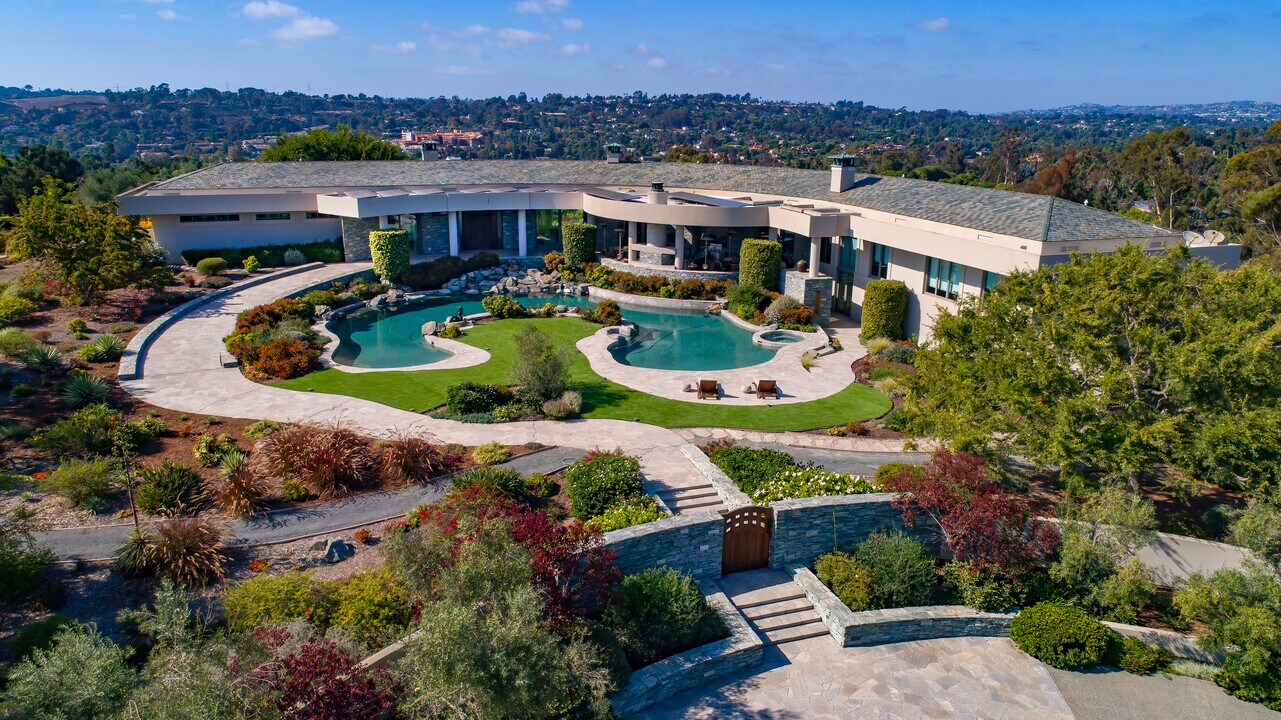 17534 Los Morros in Rancho Santa Fe, CA - Building Photo