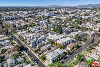 10821 Morrison St in Los Angeles, CA - Building Photo - Building Photo