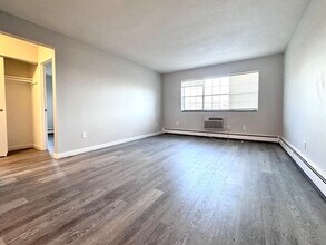 130 North St, Unit 5 in Newton, MA - Foto de edificio - Building Photo