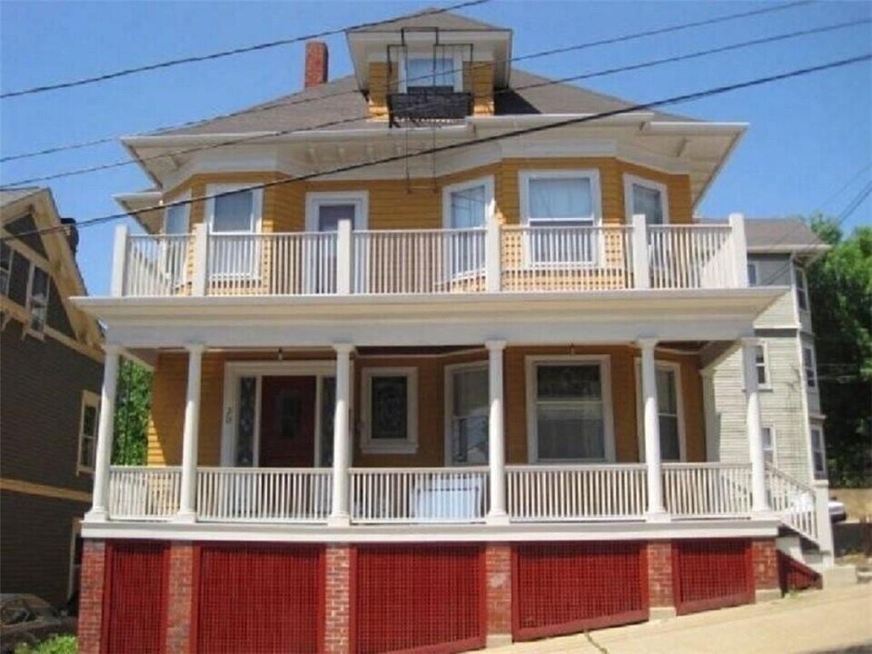 30 Halsey St in Providence, RI - Building Photo