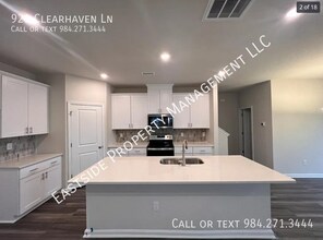 921 Clearhaven Ln in Fuquay Varina, NC - Building Photo - Building Photo