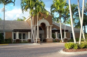 1885 Florida Club Dr in Naples, FL - Foto de edificio - Building Photo