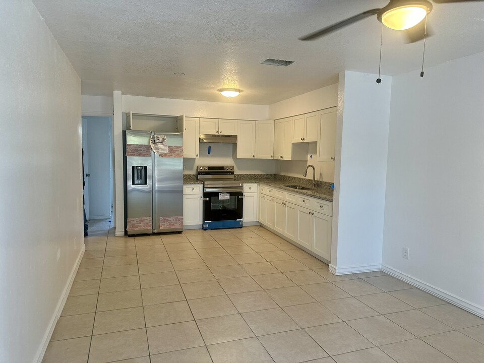 9902 N Hyacinth Ave, Unit 1 in Tampa, FL - Building Photo