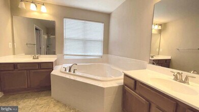 9008 Hanson Grove Ct in Manassas, VA - Building Photo - Building Photo