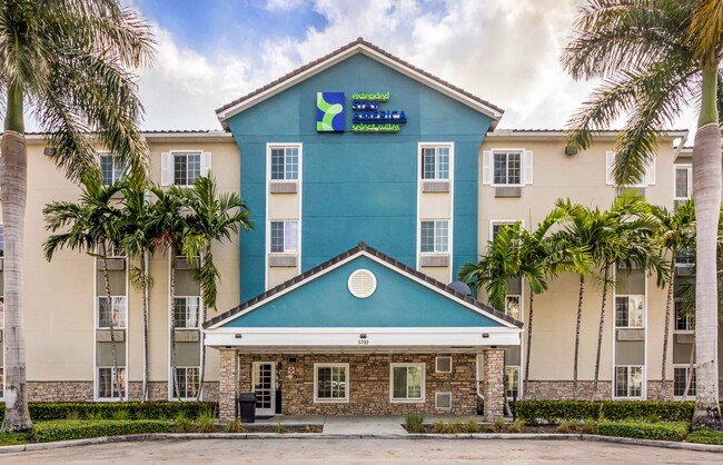 Furnished Studio-Fort Lauderdale - Airport in Davie, FL - Building Photo - Building Photo