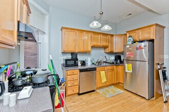3350 N Sheffield Ave, Unit 2 in Chicago, IL - Foto de edificio - Building Photo