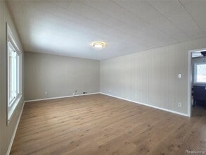 5016 S Old US Hwy 23 in Brighton, MI - Building Photo - Building Photo