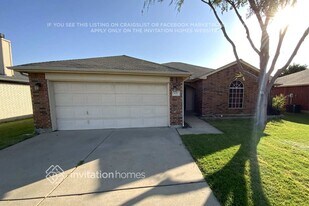 632 Creekview Dr in Burleson, TX - Building Photo