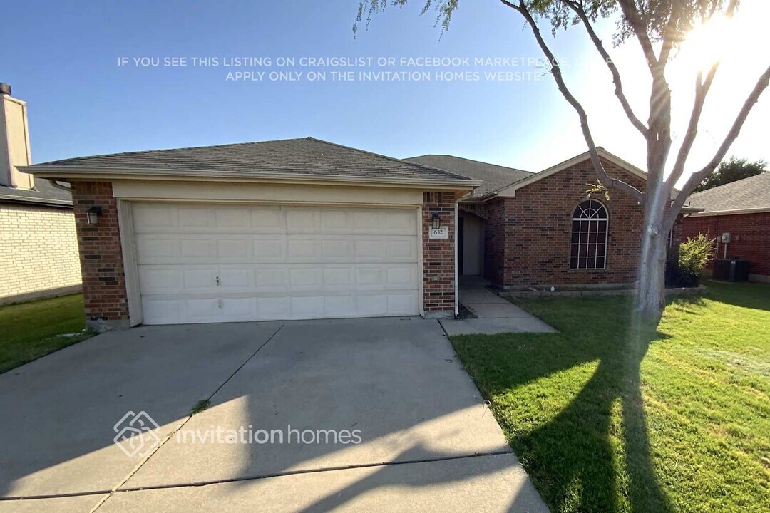 632 Creekview Dr in Burleson, TX - Building Photo