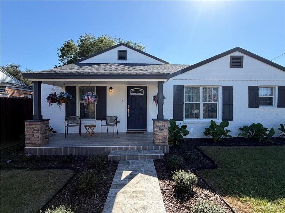 16 Cedar Ave in McAllen, TX - Building Photo