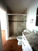 7006 Midnight Pass Rd in Sarasota, FL - Foto de edificio - Building Photo