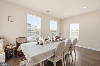 13252 Woodland Park Rd in Herndon, VA - Building Photo - Building Photo