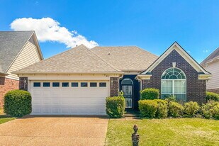 305 Dogwood Springs Dr in Oakland, TN - Building Photo