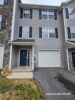223 Crown Ct in Waynesboro, PA - Building Photo