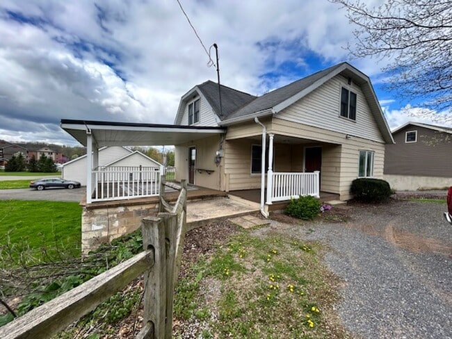 415 N Loyalsock Ave in Montoursville, PA - Building Photo - Building Photo