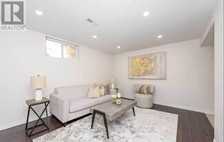 352 E 18th St in Hamilton, ON - Building Photo