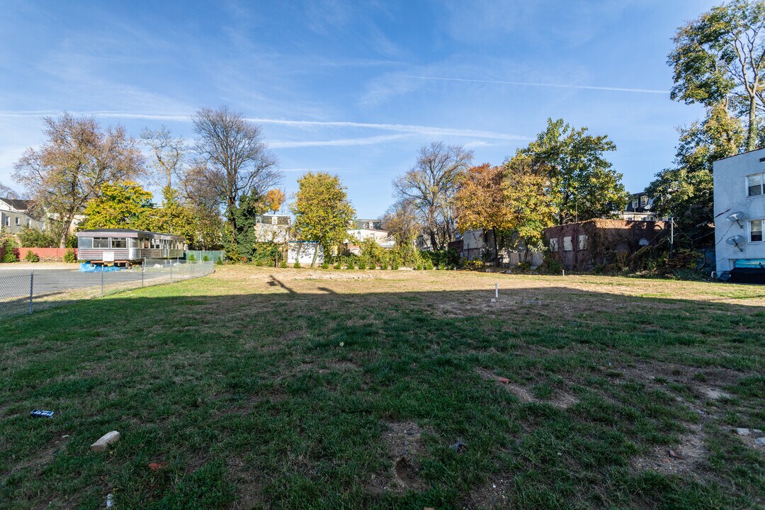 113 W Berkley St in Philadelphia, PA - Building Photo