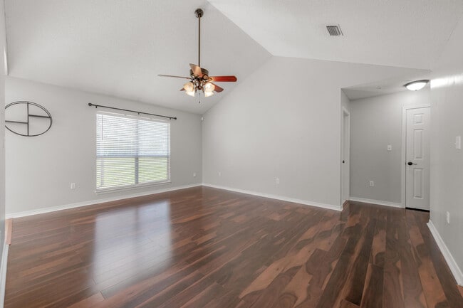 6545 Fern St in Navarre, FL - Building Photo - Building Photo