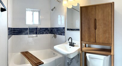 4954 35th St in San Diego, CA - Foto de edificio - Building Photo