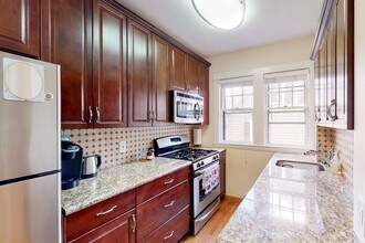 34 Ash St in Cambridge, MA - Building Photo - Building Photo