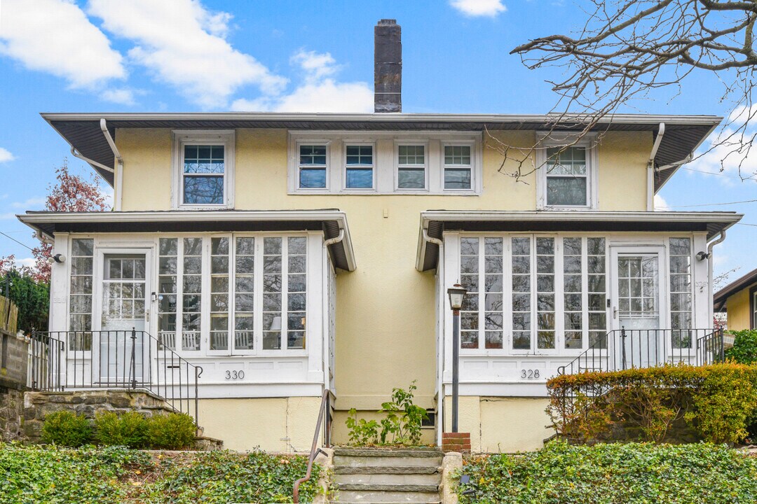 330 First Ave in Pelham, NY - Building Photo