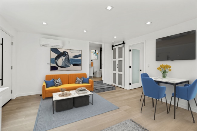 2422 Meadowvale Ave in Los Angeles, CA - Building Photo - Building Photo