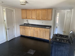 162 Norwich Ave in Norwich, CT - Building Photo - Building Photo