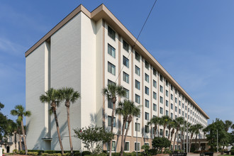 Central Manor Apartments in Daytona Beach, FL - Building Photo - Building Photo