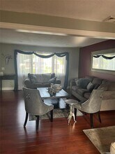 4 Wadsworth Pl in Smithtown, NY - Building Photo - Building Photo