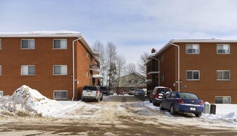 157-159 Noik Dr in Pembroke, ON - Building Photo