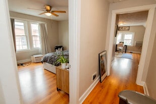 1626 De Sales Ln, Unit Unit B in Cincinnati, OH - Building Photo