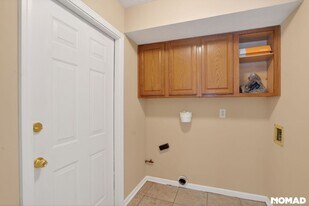 8218 Nekton Ln in Indianapolis, IN - Building Photo