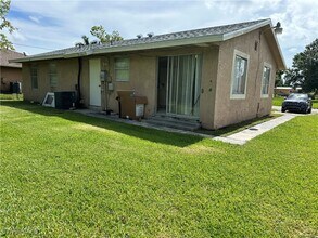 8 Roanoke Dr in Ft. Myers, FL - Building Photo - Building Photo