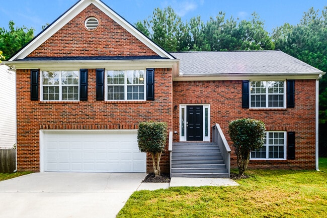 property at 700 Castlebrooke Dr SE