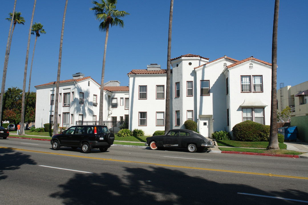 244 N Chevy Chase Dr in Glendale, CA - Foto de edificio