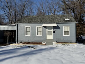 8045 Busiek Ave in Berkeley, MO - Building Photo - Building Photo